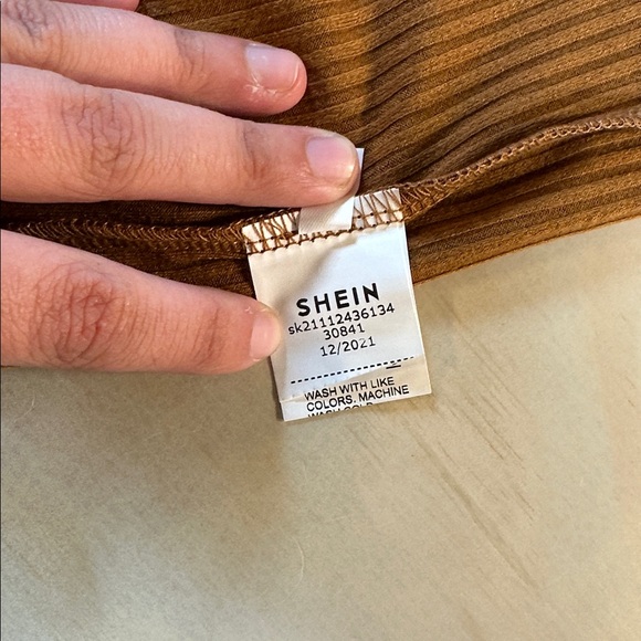 SHEIN Cropped Ribbed Tank - Picture 3 of 6